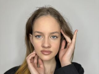 topless webcamgirl KoriHallquist