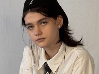 naked girl with cam masturbating LeannMolineaux