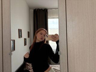 naked camgirl LennieLukasik