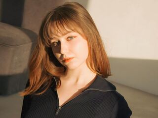cam girl playing with sextoy LeomaBras