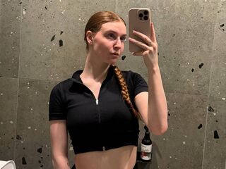 Kinky webcam girl LessieNunz