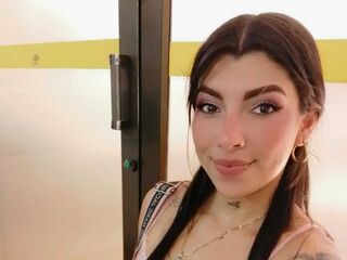 hot cam girl masturbating with vibrator LesslyKity