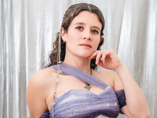 naked webcam girl fingering LiaSannin