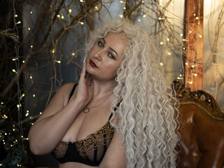 camgirl playing with vibrator LilitLang