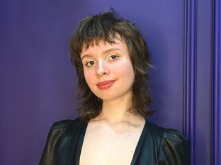 masturbating camgirl LillyStark