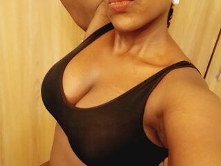 cam girl fingering pussy LindaeBrown