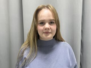 camwhore masturbating with dildo LisaSchmidt