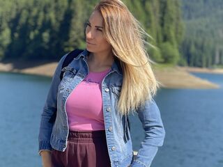 webcamgirl chat room LovelyMaia