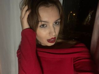 camslut showing tits LunaBlume