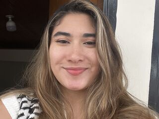 camslut fingering wet pussy LunaaRivas