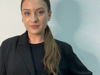 shaved pussy webcam LyndaEstle