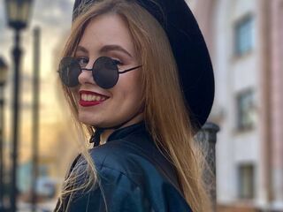 hot girl webcam picture MaiaOshman