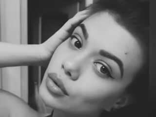 nude webcamgirl pic MarciaMoor