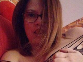 masturbating webcam girl MattildeHellen