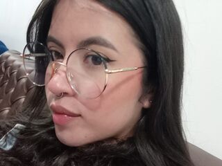 camgirl showing pussy MeliBee