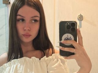 cam girl playing with vibrator MiaRioti