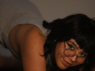 naked cam girl picture NoemieBlanche