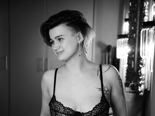 live webcam model PeachBev