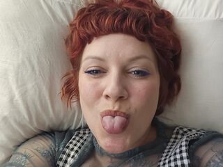 nude webcamgirl PoppyKryze