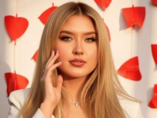 fingering camwhore RaisaMihaila