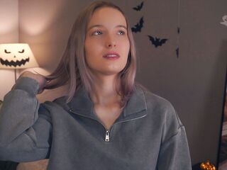 topless camgirl RessieKaua