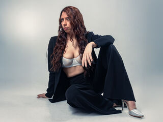 naughty cam girl fingering shaved pussy RosalineBelmont