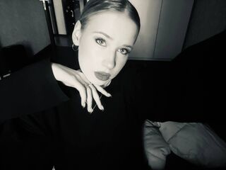 camgirl fingering shaved pussy SherieMcwayne