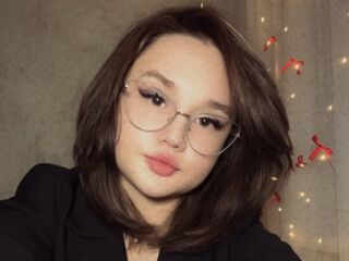 cam girl showing tits ShielaQuam