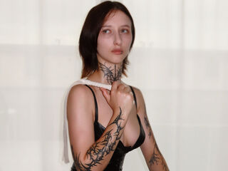 free nude cam SkinnySelina