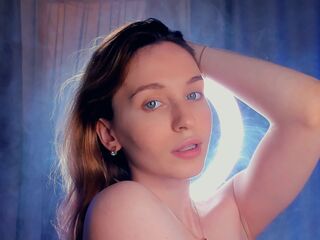 camgirl showing tits SynneDuell