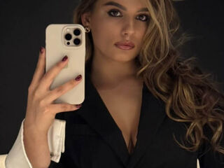 sexy webcamgirl pic TaHillmer