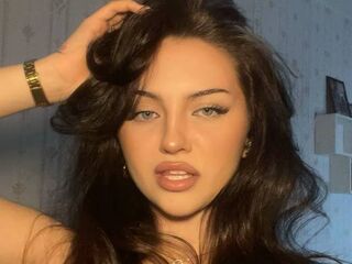 naughty camgirl fingering shaved pussy TalithaManzer