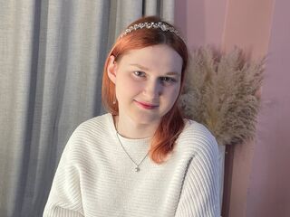 cam girl playing with dildo VickeyCorns