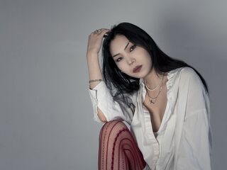 camgirl fingering shaved pussy YeseniaCousens